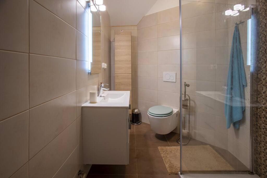 7 Bedroom Secluded Villa Close To Prague Říčany Esterno foto