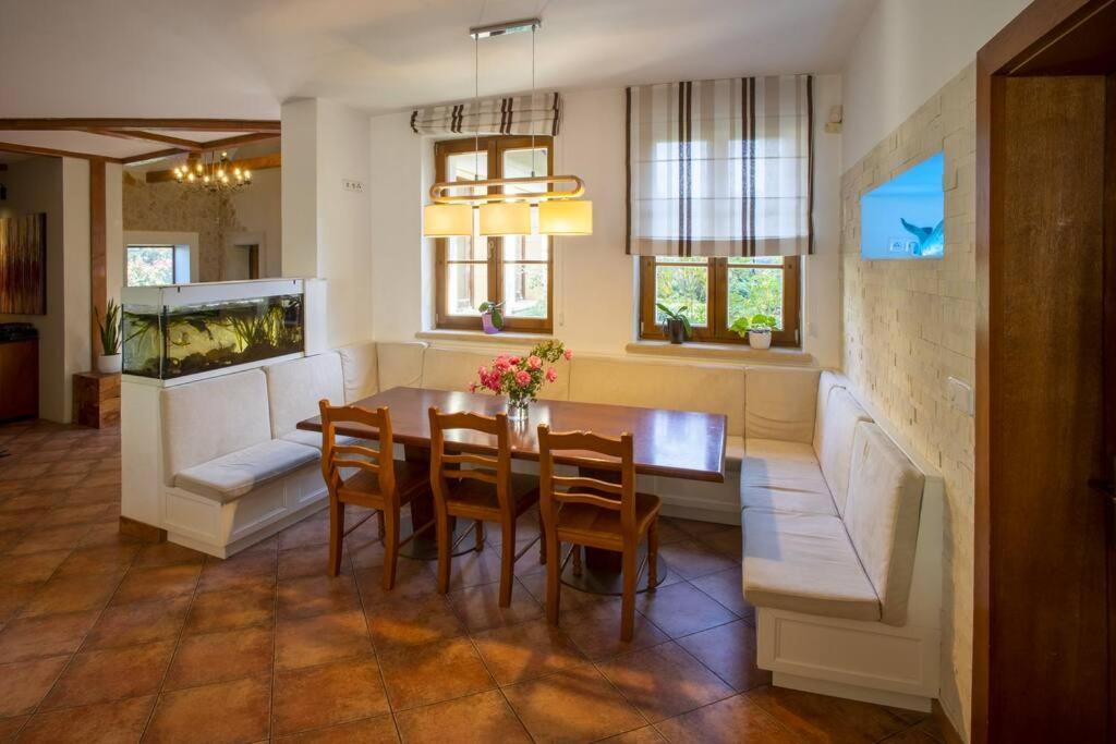 7 Bedroom Secluded Villa Close To Prague Říčany Esterno foto